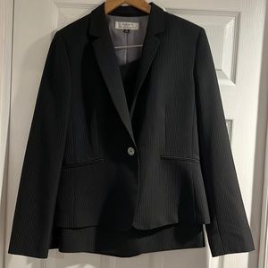 Tahari size 10 black pinstripe skirt suit